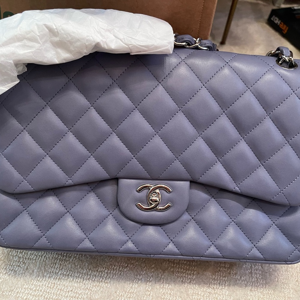 ⭐️ Brand New Never Worn or Used Gorgeous Chanel Bag. NOW AVAILABLE⭐️
